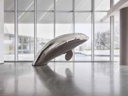美的·未来中心室内鲸鱼雕塑